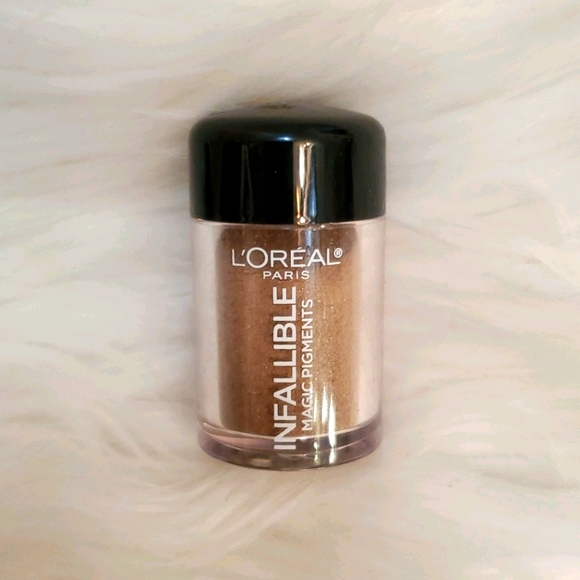 L'OREAL MAKE-UP BUNDLE - Picture 7 of 8